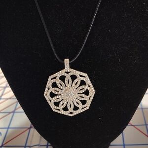 Elegant Gold Pendant Necklace